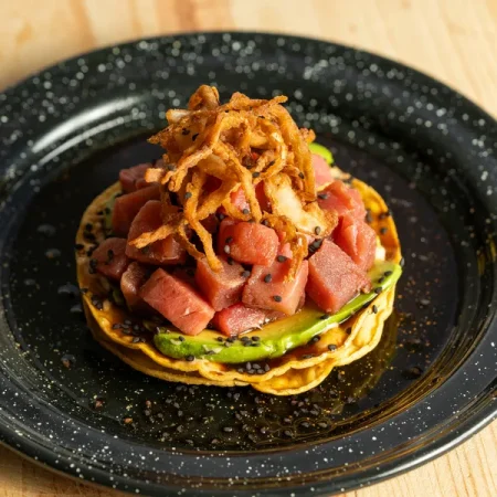 tostada-de-atun-fresco-el-faro-mariscos