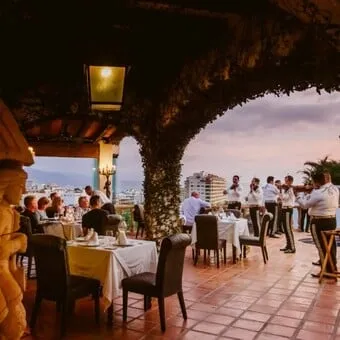 Restaurante-Hacienda-San-Angel-Puerto-Vallarta-Reservandonos.com-5