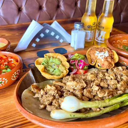 los-caudillos-steaks-karaoke-cd-juarez-con-reservandonos-3 (1)
