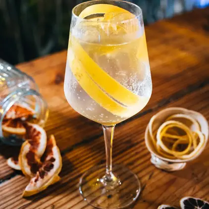 nomada-bar-de-origen-san-jose-del-cabo-con-reservandonos-3