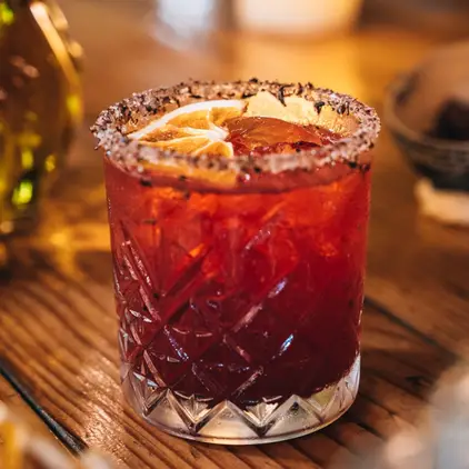 nomada-bar-de-origen-san-jose-del-cabo-con-reservandonos-7