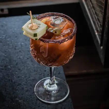 cocteleria-de-gin-gin-satelite-con-reservandonos-10