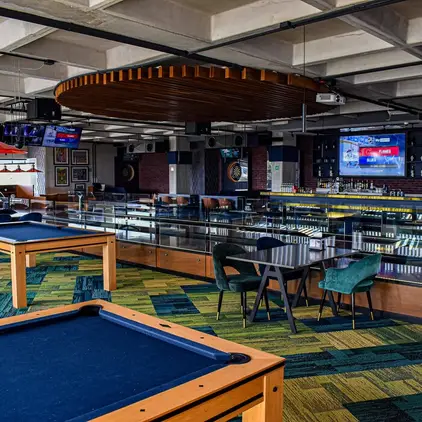 billy-gin-bowling-alley-cancun-con-reservandonos-reserva-10