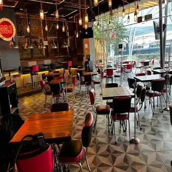 Restaurante-Burger-Bar-Joint-Toreo-con-Reservandonos-2