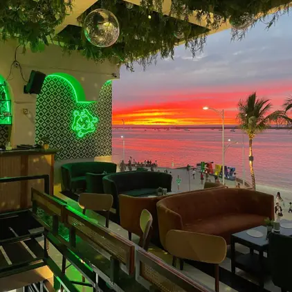 macarena-sunset-bar-la-paz-con-reservandonos-7