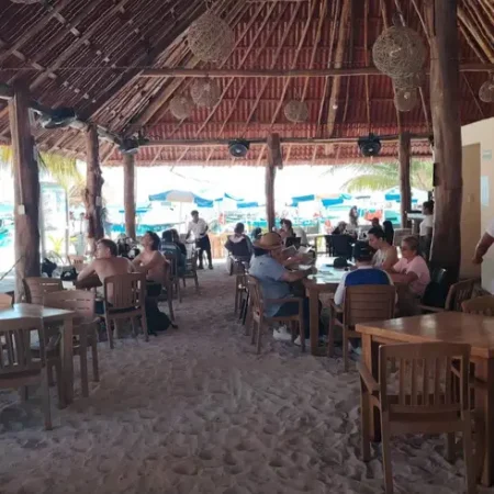 lancheros-mexican-seafood-isla-mujer (1)