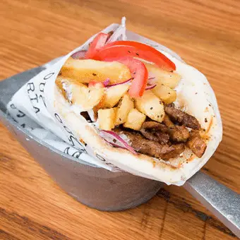 Ouzeria-Restaurante-Reservandonos-1