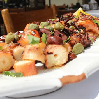 Ouzeria-Restaurante-Reservandonos-4