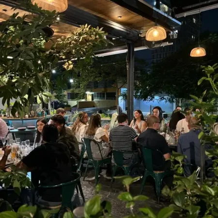 black-radissh-guadalajara-con-reservandonos-1